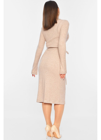 Бежевое джинсовое платье женское на запах бежевого цвета а-силуэт Let's Shop однотонное