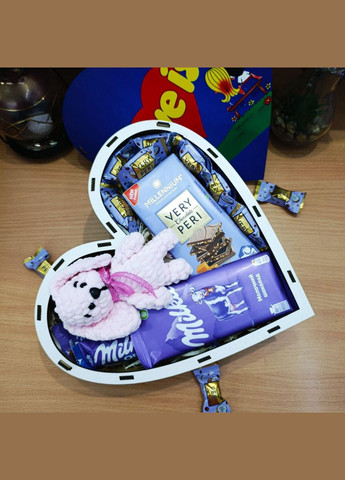 Подарунковий бокс серце з принтом «Love is...» (ar163) No Brand (317333433)