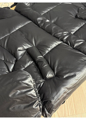 Чорна демісезонна куртка жіноча 8606 коротка пуффер з коміром чорна HAIZIYUAN