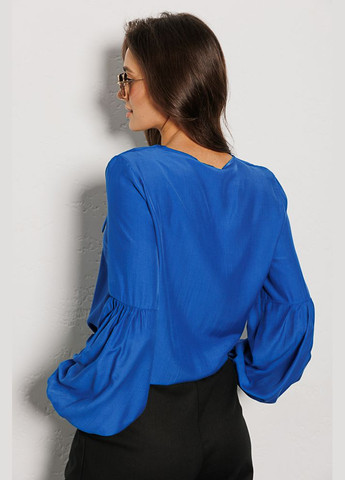 Синя жіноча блуза кольору електрик зі шнурівкою на горловині Arjen
