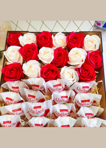 Подарунковий набір із цукерок Raffaello і троянд для дівчини (ar9) No Brand (315888792)