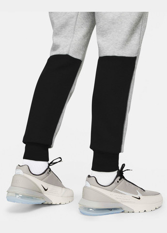 Серые демисезонные брюки Nike