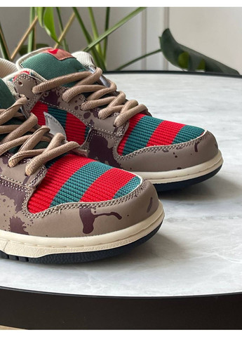 Коричневі Осінні кросівки чоловічі nike sb dunk low freddy krueger brown red green | найк сб данк низькі коричневі червоні зелені No Brand