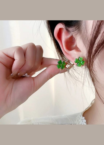 Серьги женские под золото серьги гвоздики пусеты Нифритовый зеленый клевер на удачу Liresmina Jewelry (290982081)