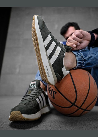 Хакі Осінні стильні чоловічі кросівки adidas хакі No Brand