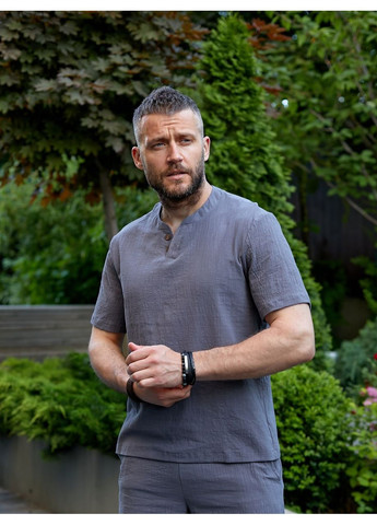 Сірий демісезонний "linen touch" – чоловічий костюм із жатого льону з сорочкою DK/DL Мода без кордонів