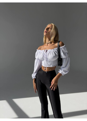 Белая женская блузка с открытыми плечами Україна