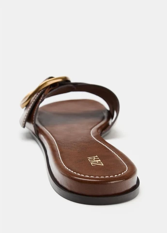 Коричневые шлепанцы Zara