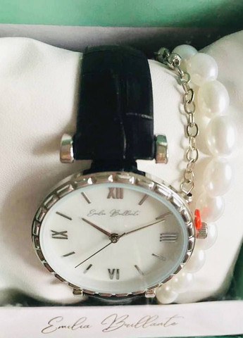 Подарочный набор из часов и браслетов No Brand (334299855)