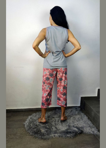 Комбинированная всесезон пижама женская летняя с футболкой и бриджами - капри SGI
