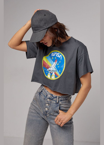 Темно-серая летняя укороченная женская футболка с принтом nasa - темно-серый Lurex