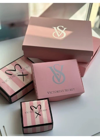 Подарочная коробка брендовая XS Victoria's Secret розова с сердцем No Brand (316681809)