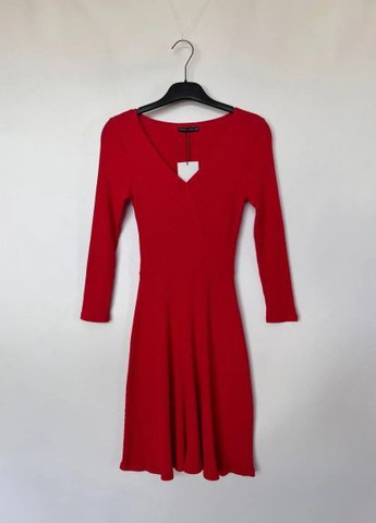 Красное платье Bershka