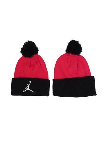 Червона шапка з баскетболістом із чорним помпоном КиП (358052588)