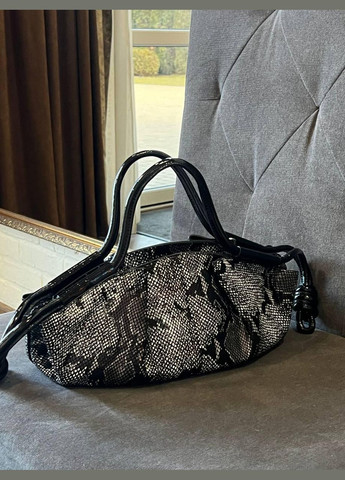 Сумка женская натуральная лазерная кожа длинный ремень в комплекте черная Polina&Eiterou (341322593)
