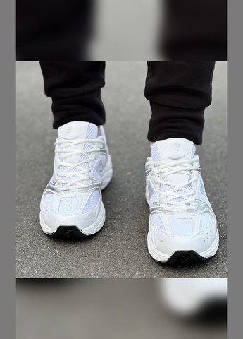 Белые демисезонные стильные мужские кроссовки No Brand