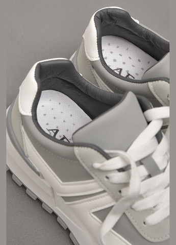 Серые демисезонные кроссовки женские серого цвета с белым на шнуровке Let's Shop