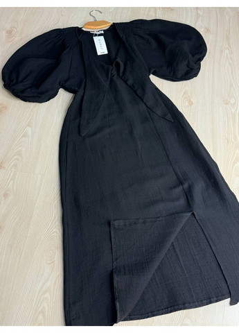 Чорна сукня жіноча 4196 довга з розрізом вузол на грудях з муслину чорна MIX RAY