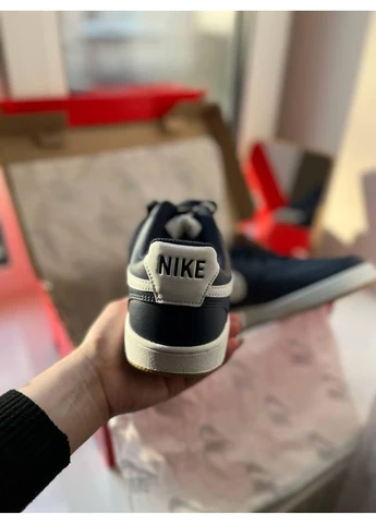 Синій кросівки чоловічі шкіряні темно-сині court vision low розмір 42.5 Nike