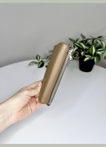 Кожаный мягкий кошелёк на магнитах среднего размера Classic (316218757)