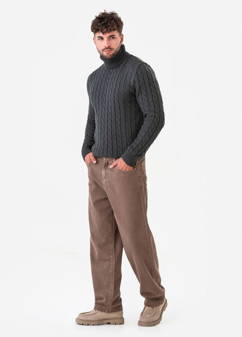 Темно-серый зимний мужской джемпер с объемной вязкой «косы» и высоким воротником. SVTR