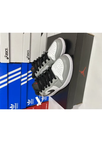 Серые демисезонные кроссовки мужские nike air jordan 1 low light smoke grey найк аир джордан серые No Brand