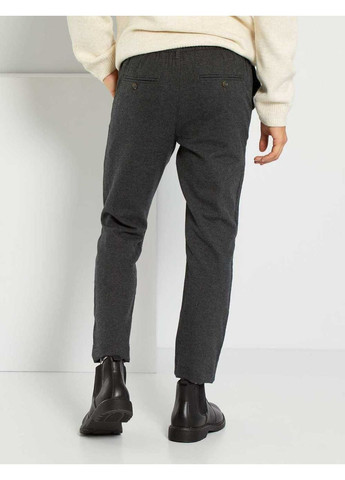 Темно-серые брюки Kiabi