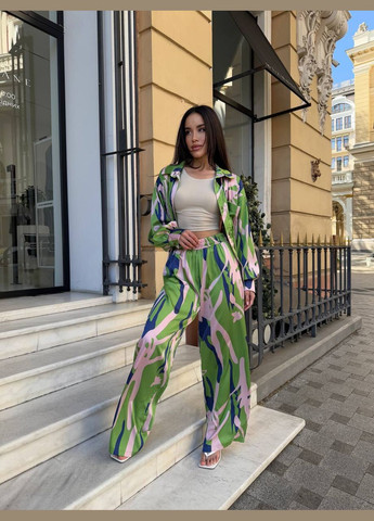 Женский летний костюм двойка с принтом: рубашка и брюки свободного кроя. MonCher (335013856)