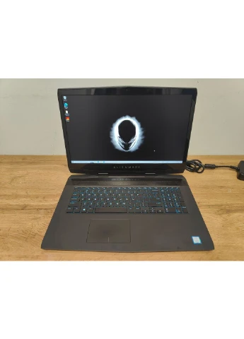 Игровой ноутбук Б-класс Alienware M17 / 17.3" (1920x1080) IPS / intel Core i7-8750H (6 (12) ядер по 2.2 - 4.1 GHz) / 16 GB DDR4 Dell (398131661)