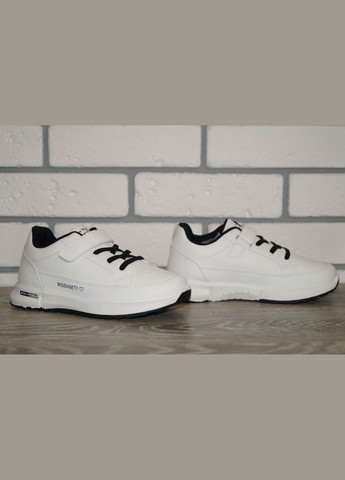 Белые демисезонные кроссовки для девочки белые с черными шнурками и подкладкой W.Niko