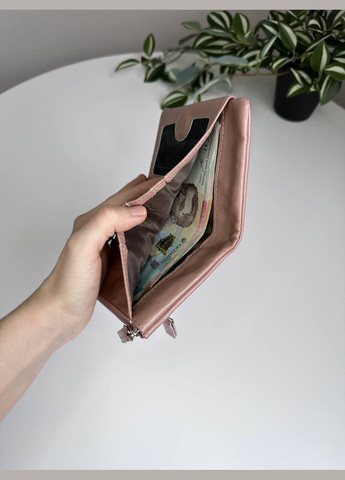 Жіночий гаманець з екошкіри на магніті середнього розміру Saralyn (296660699)