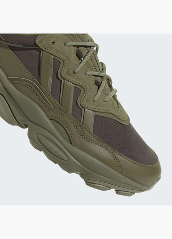 Оливковые демисезонные кроссовки мужские ozweego olive if7915 adidas
