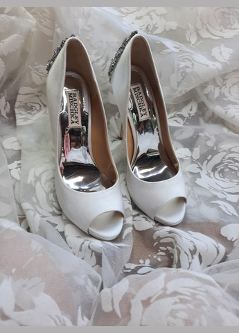 Badgley Mischka Свадебные атласные туфли Kiara с камешками. белый з текстиль, — лето (300578221)