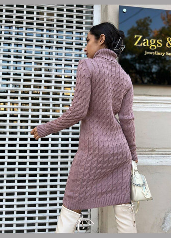 Пудровое вязаное платье с горловиной пудрового цвета 30209 No Brand однотонное