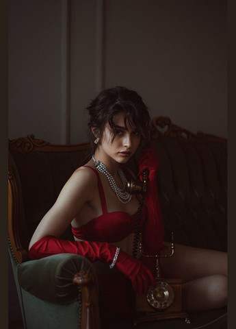 Червоний демісезонний комплект із сатину з чашкою, трусики стрінги kari shop atelier червоний l/70aa (181ls-32t-r) Ova Ova Brand