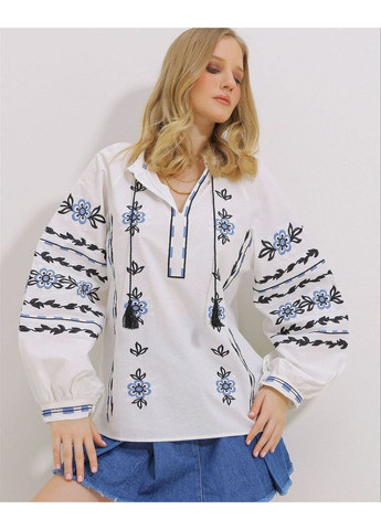 Белая цветная белая блуза вышиванка, украинская вышиванка, этно рубашка с цветочной вышивкой, вышиванка с голубыми цветами узор цветочный свободная, прямой хлопок, полиэстер (349768114)
