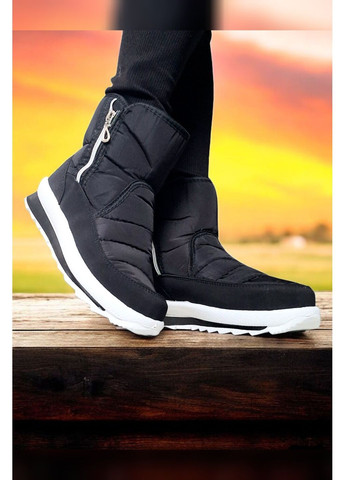 Черные женские чёрные короткие дутики зимние тёплые на меху с двумя молниями и белой подошвой Karolina на молнии