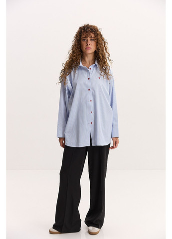 Жіноча сорочка біла в блакитну смужку з червоною вишитою квіткою на грудях Arjen (353305971)