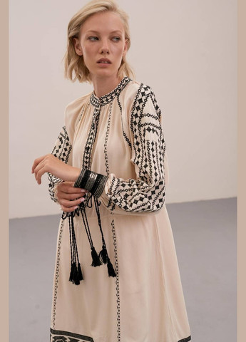 Бежевый зимний женское вышитое платье мария ESQ 1658