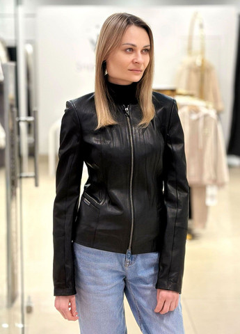 Черная демисезонная женская приталенная кожаная куртка куртка-пиджак Ece