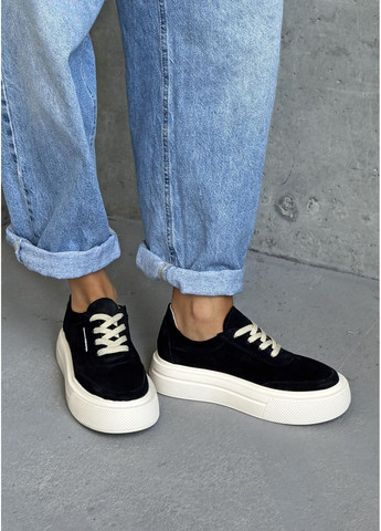 Чорні кеди чорні з натуральної замші на світлій підошві INNOE Кеди