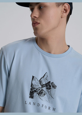 Сіро-голубий футболка чоловіча з малюнком та написом у ніжно-жовтому кольорі тм роза з коротким рукавом Роза