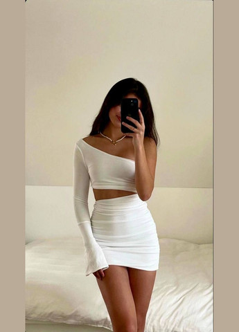 Белое красивое нежное короткое белое платье через одно плечо из крепдайвинга, стильное открытое платье No Brand однотонное