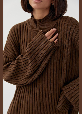 Темно-коричневый зимний женский вязаный свитер oversize в рубчик 231124 Lurex