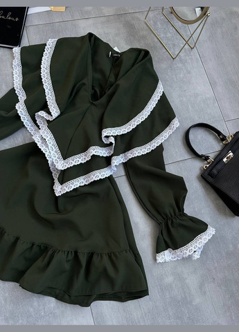 Оливкова (хакі) святковий сукня міні з пишними оборками та мереживом MonCher