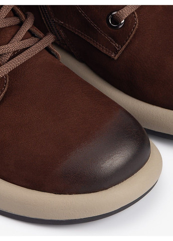 Осенние женские ботинки на низком ходу 1101652 Buts из натурального нубука