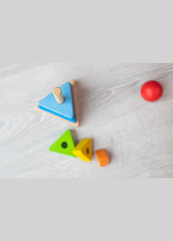 Піраміда дитяча трикутна 9х15 см різнокольорова іграшка з натурального дерева HM furnitura (330605640)