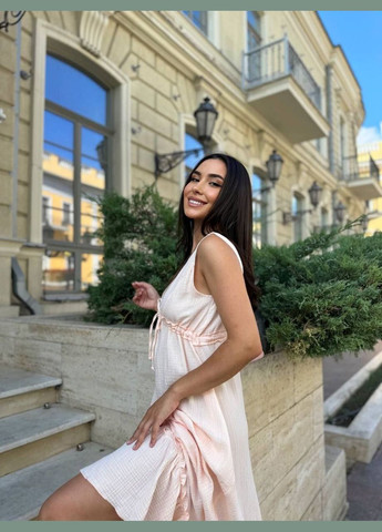 Пудровое летнее муслиновое платье без рукавов ниже колена пудра You Best