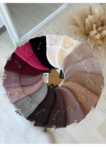 Вязаная женская шапка из английской резинки с декоративной шпилькой с невысокой лопаткой. Шоколадный No Brand (362146308)