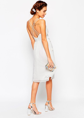 Белое коктейльное, вечернее шифоновое миди платье с открытой спиной с открытой спиной, с открытыми плечами Elise Ryan однотонное